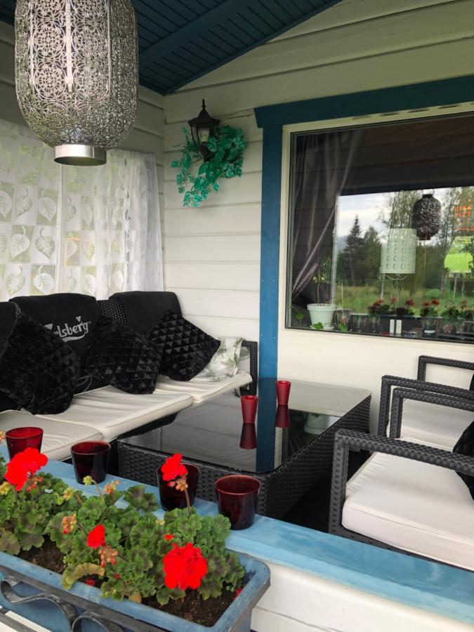 Mysig Timmerstuga Med Braskamin Naera Hovfjaellet Torsby Exterior foto